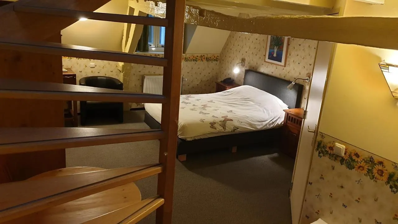 Hotel De Emauspoort Delft 3*,